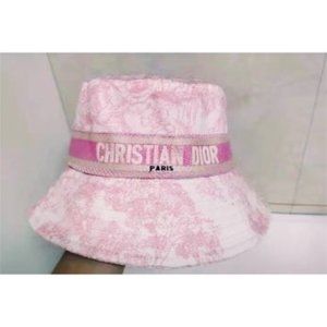 Oblique Large Brim Bucket Hat